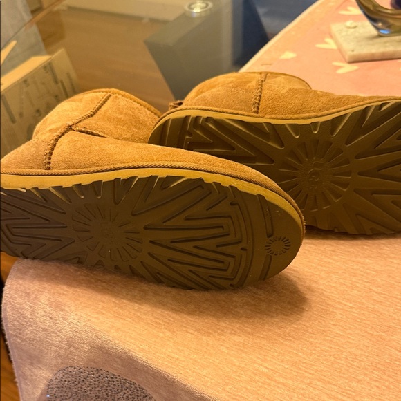 UGG Tan - Picture 3 of 7